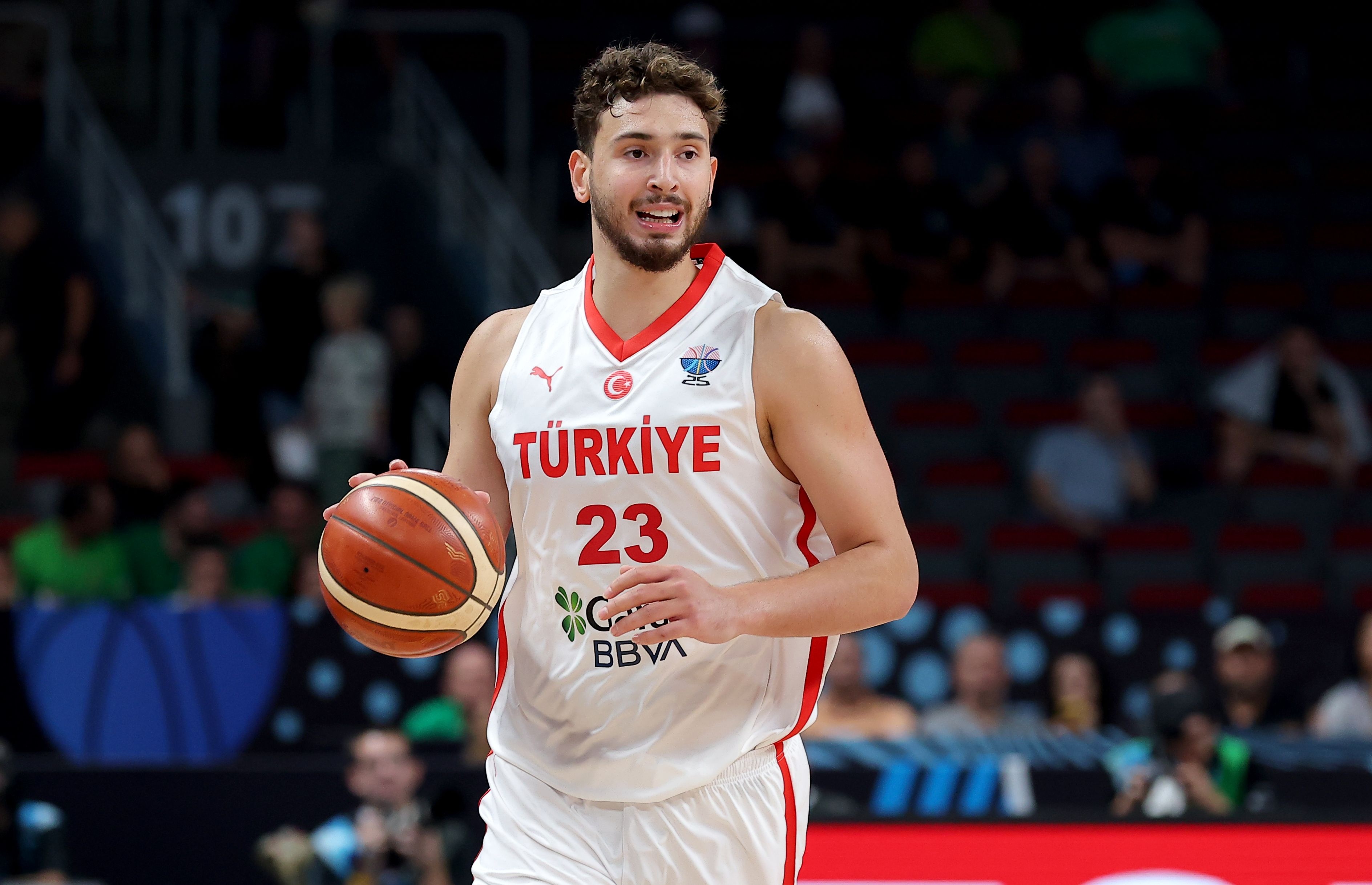 起飛！沉金在7場比賽 7次勝利和7次中贏得了一場比賽 他在歐洲錦標賽中場均21.6+10.9+7.1