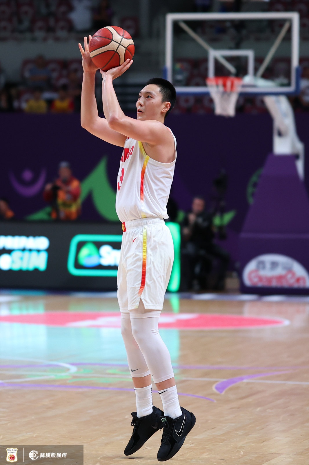 媒體人員：中國男子籃球隊的首發(fā)調整 并將不在替補席上得分的球員找到自己的身份