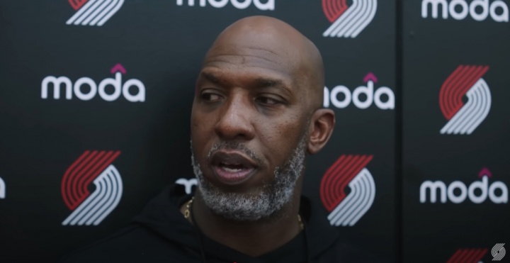 Billups：Yang Hansen在防守中有點落后 但他的表現仍然與我的期望保持一致