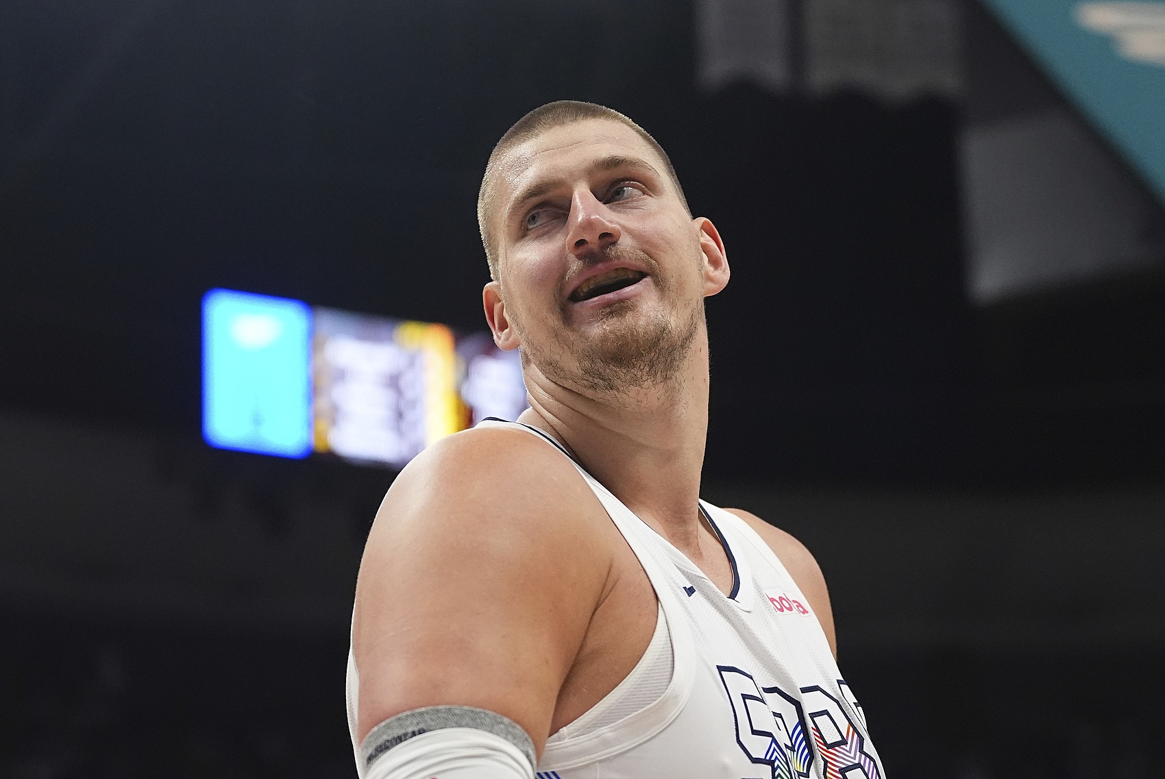 放棄3億？表兄弟：?jiǎn)袒鎺缀踹x擇退休 然后再續(xù)簽其最高工資合同 他瘋了