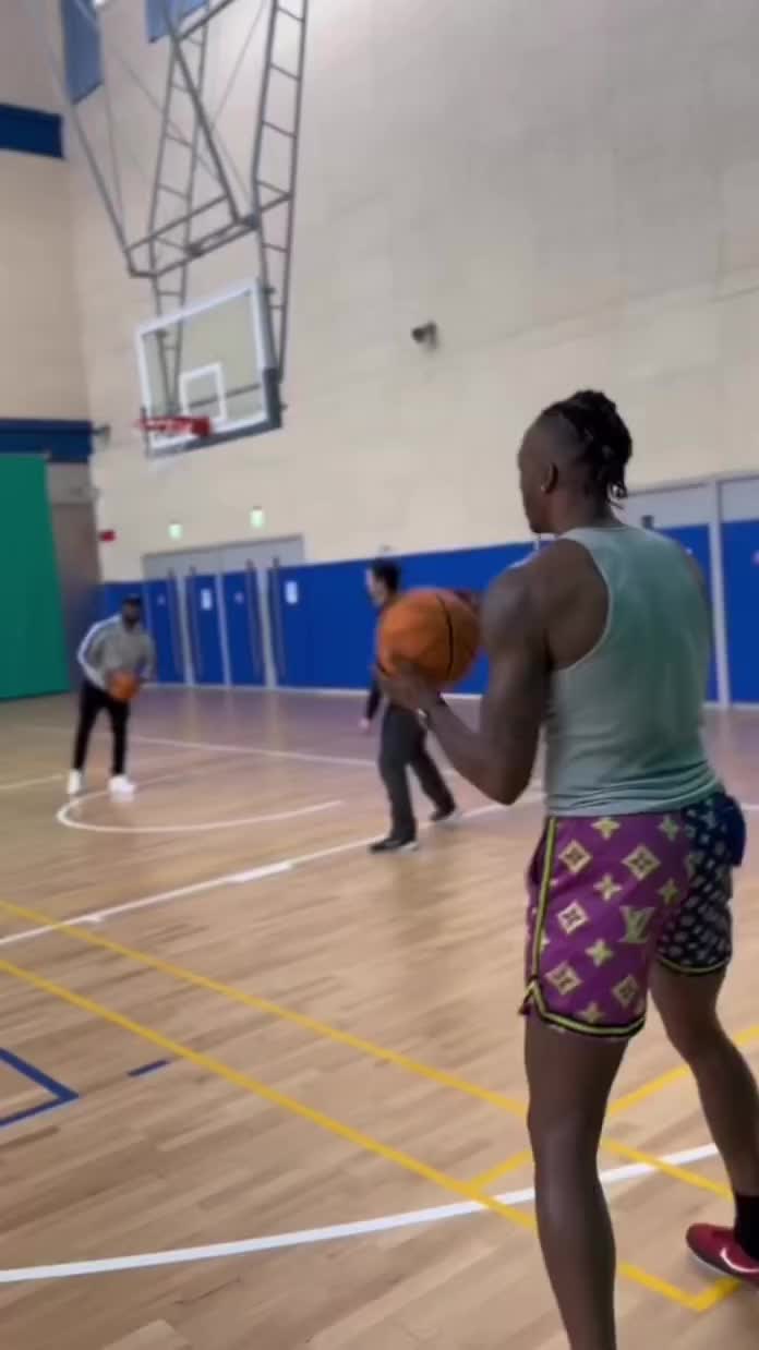 明天要復(fù)出！霍華德ins